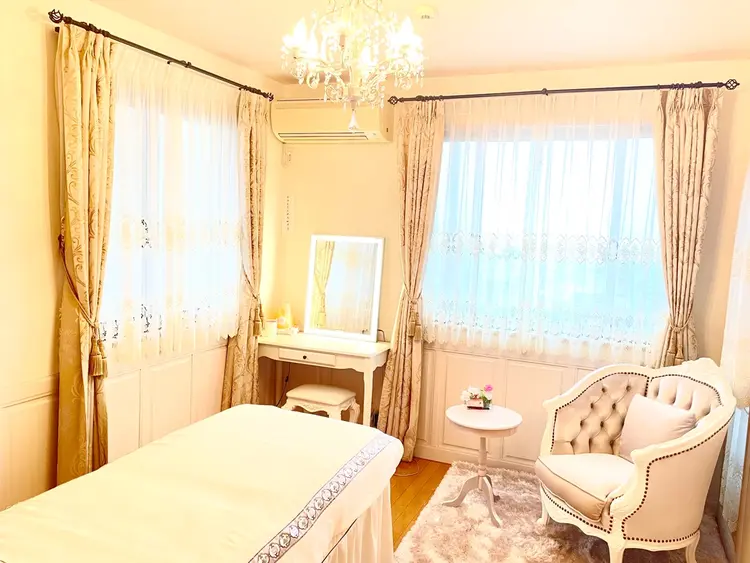 小顔矯正サロン　ReFace Fusae（リフェイスフサエ）の内観・外観1