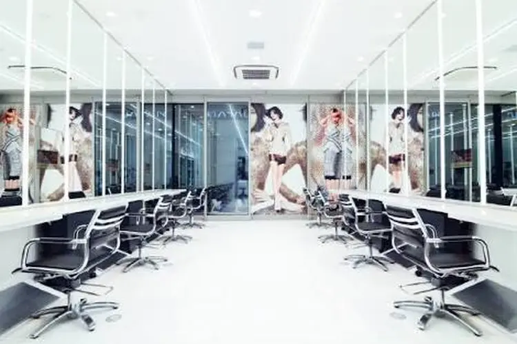 TONI&GUY原宿サロンの内観・外観1