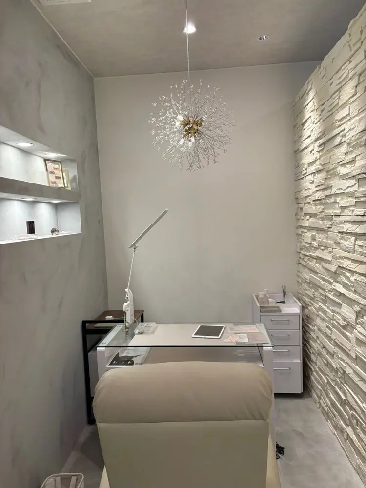 +pur NAIL&eyelash luxuryの内観・外観2