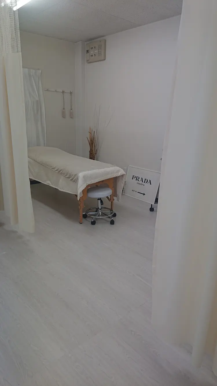 beauty salon by BMbmの内観・外観3