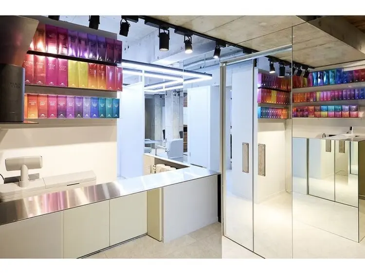 youres hair髪質改善トリートメント&ヘッドスパ　新宿WESTの内観・外観1