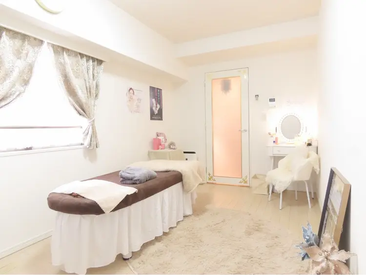 private salon LULU.tokyo池袋店の内観・外観1