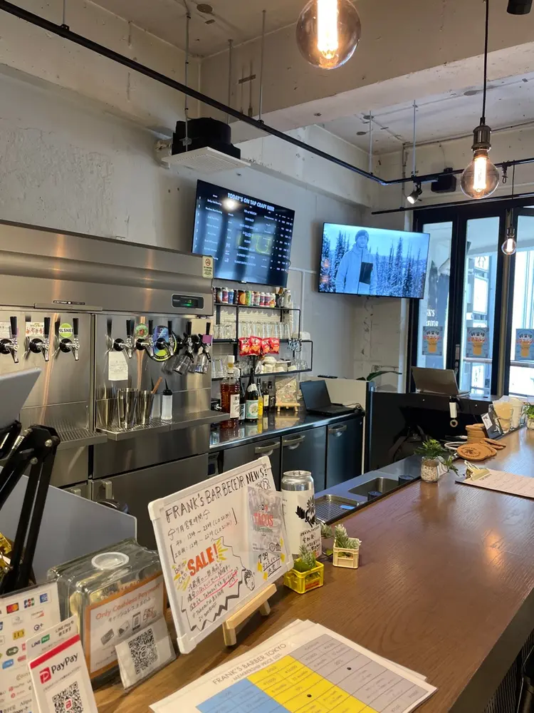 フランクスバーバーの内観・外観1