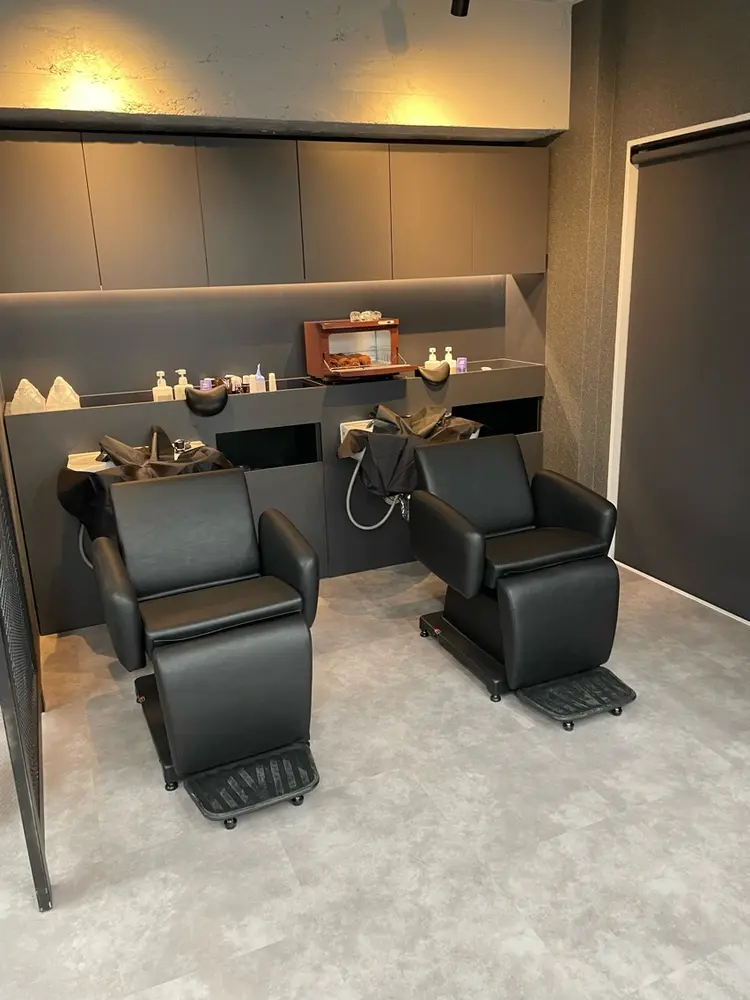 Men's hair salon　FIRSTの内観・外観3