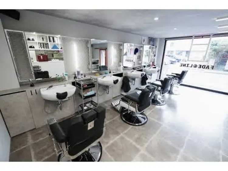 FADE&LINE登戸店の内観・外観1