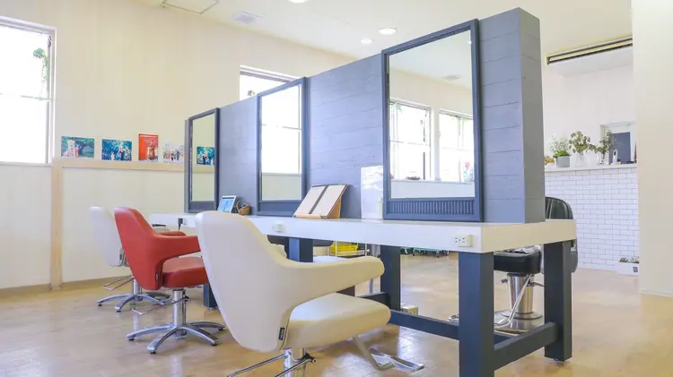 MaKaNa hair supli の内観・外観3