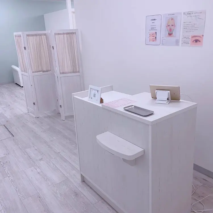 WHITE EYE 枚方店の内観・外観1