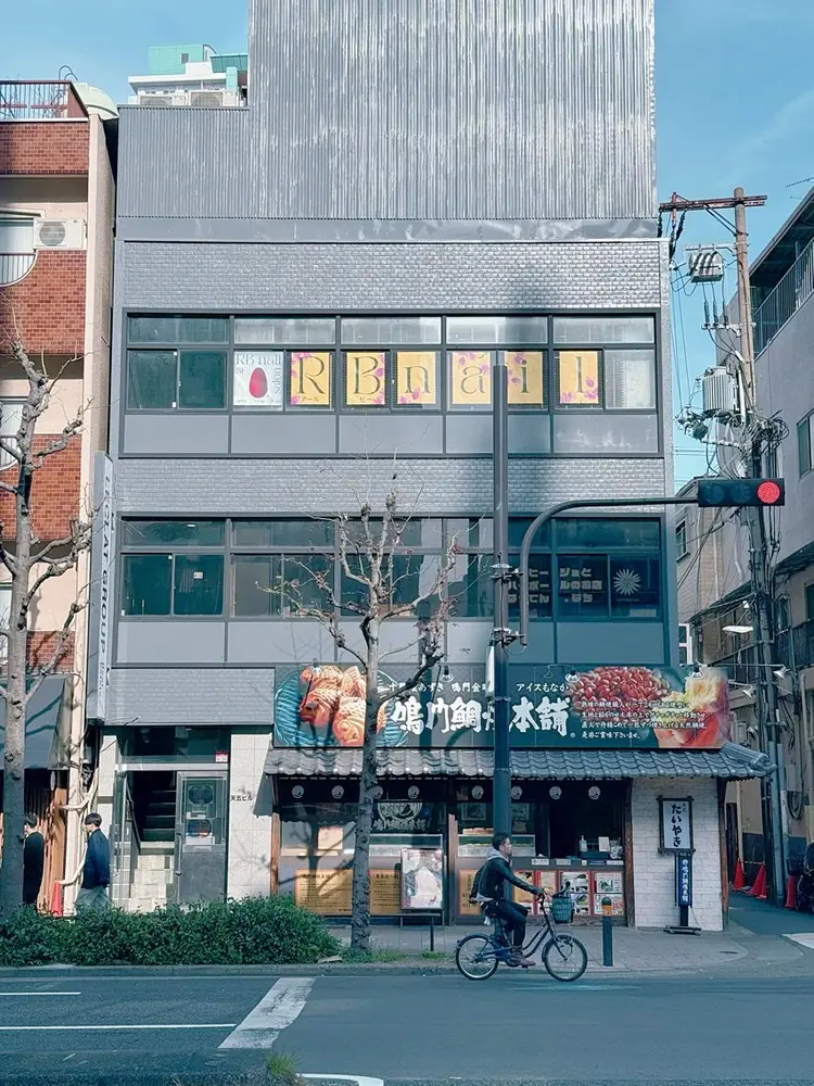 アールビーネイルの内観・外観2