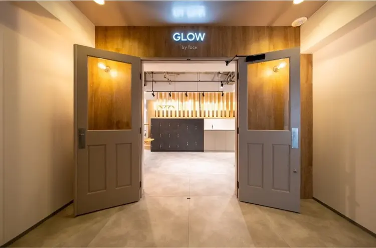 GLOW by faceの内観・外観1