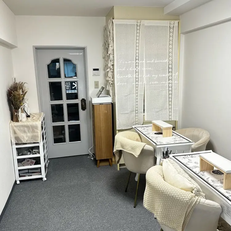 C&S Nail Salonの内観・外観1