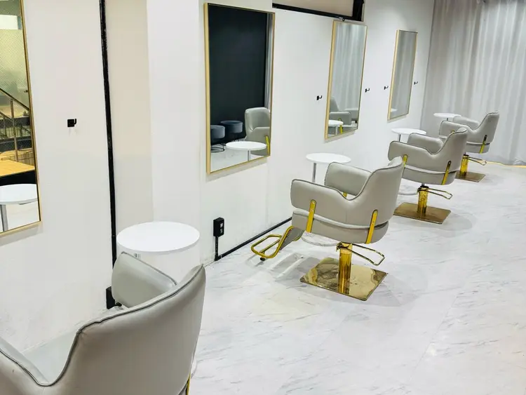 エクステ&カラーサロン Fav 心斎橋アメ村店の内観・外観1