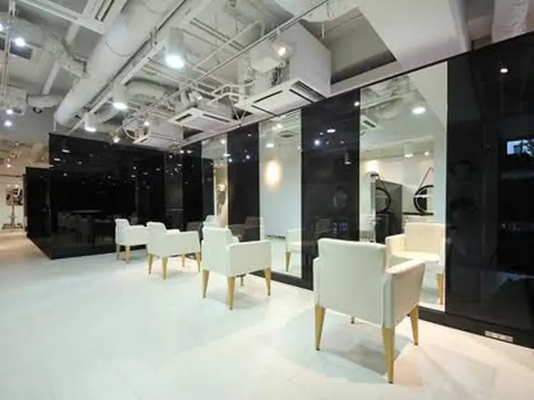 QUEEN’S GARDEN by K-two Shinsaibashiの内観・外観2