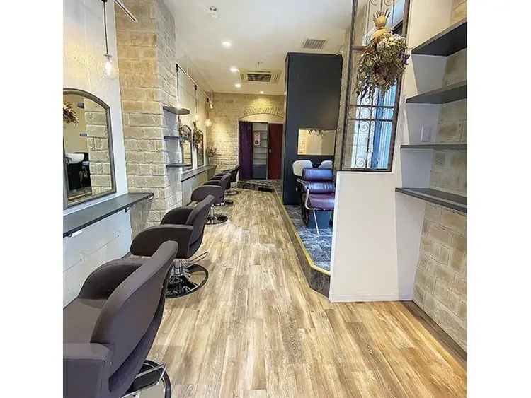 𝐇𝐚𝐢𝐫 𝐌𝐚𝐤𝐞 𝐂𝐎𝐌𝐇𝐄𝐀𝐑𝐄𝐒の内観・外観3