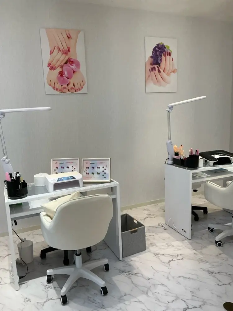 Aina nail salonの内観・外観1