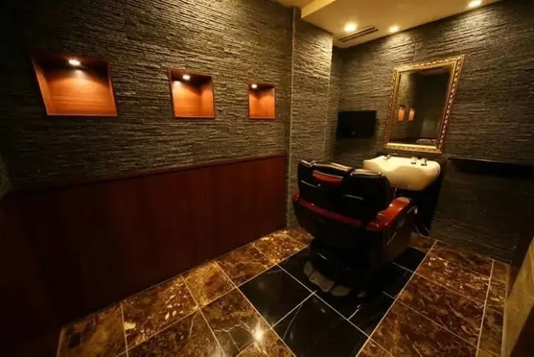 プレミアムバーバー表参道店の内観・外観3