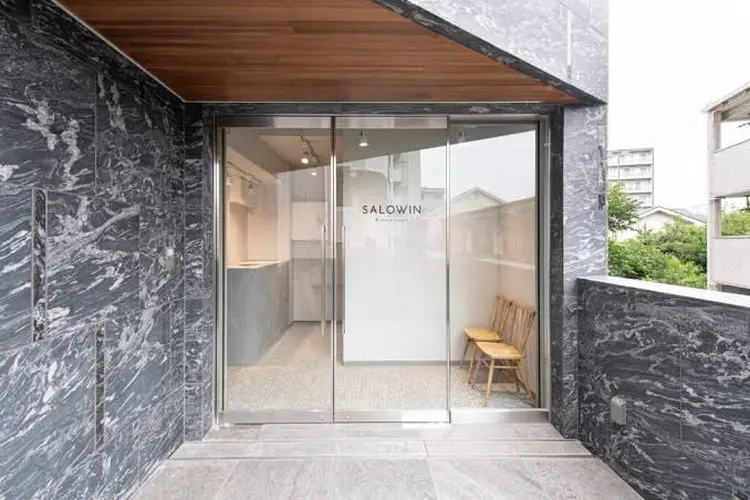 SALOWIN 大宮crest店の内観・外観1