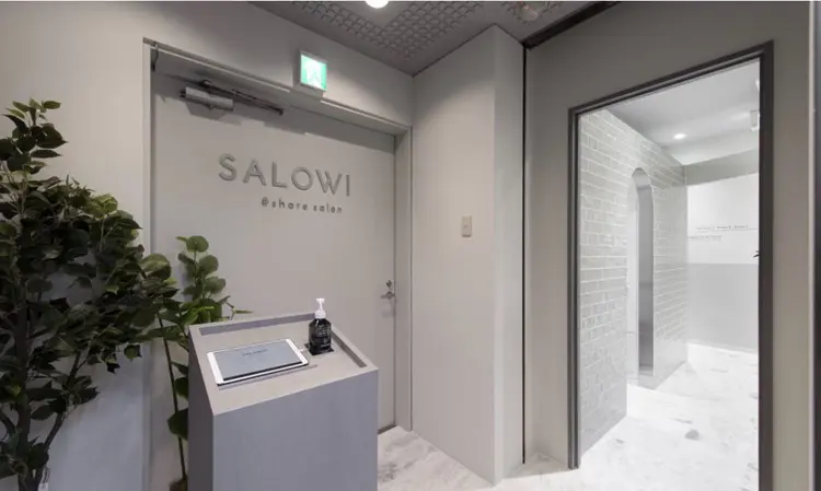 SALOWIN新宿三丁目店の内観・外観1
