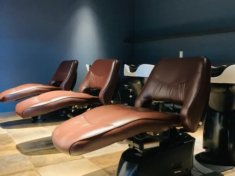 髪の修復専門サロン Deux Ageの内観・外観2