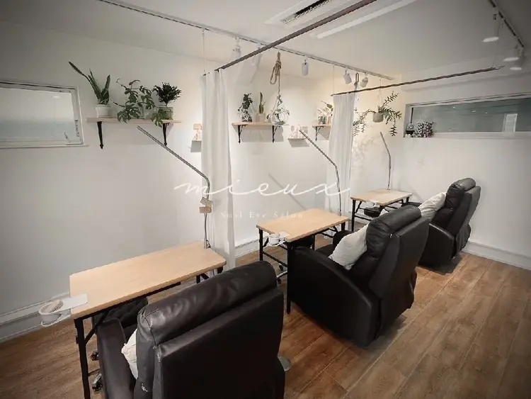 nail eye salon mieuxの内観・外観1
