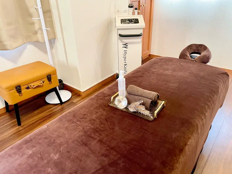 8 caratの内観・外観1