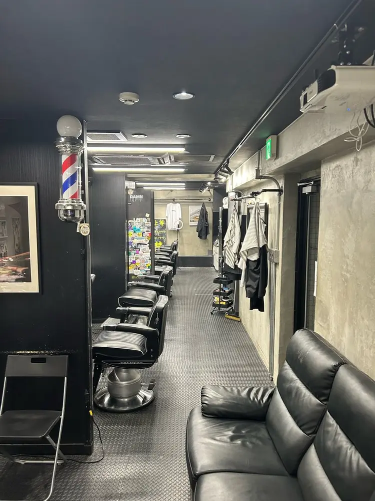 damdee tokyo hair lounge 上野店の内観・外観2