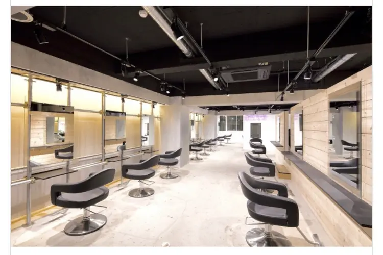 ブリーチ専門店MONIQA名古屋本店の内観・外観1