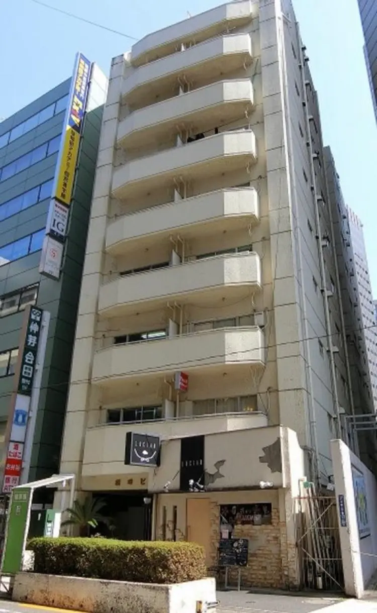 AngelWax【エンジェルワックス】新宿店の内観・外観1