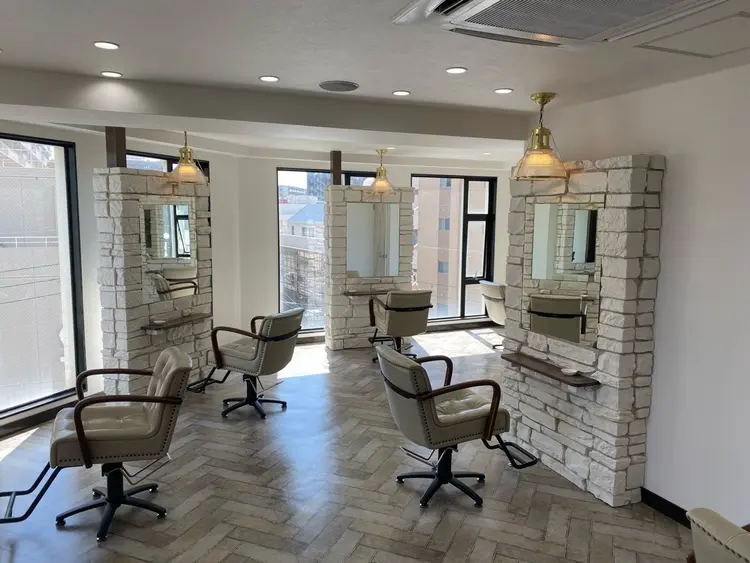 ヘアーメイクluciaの内観・外観1