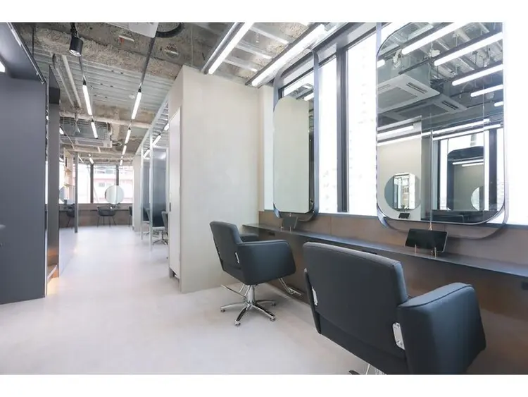 半個室サロン youres hair 東新宿店の内観・外観2