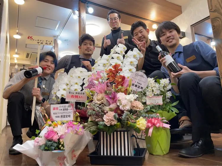 髪ing新宿店の内観・外観1