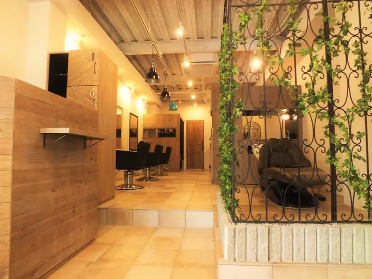 RAFEL HAIR CREATE 【ラフェル ヘアー クリエイト】の内観・外観2