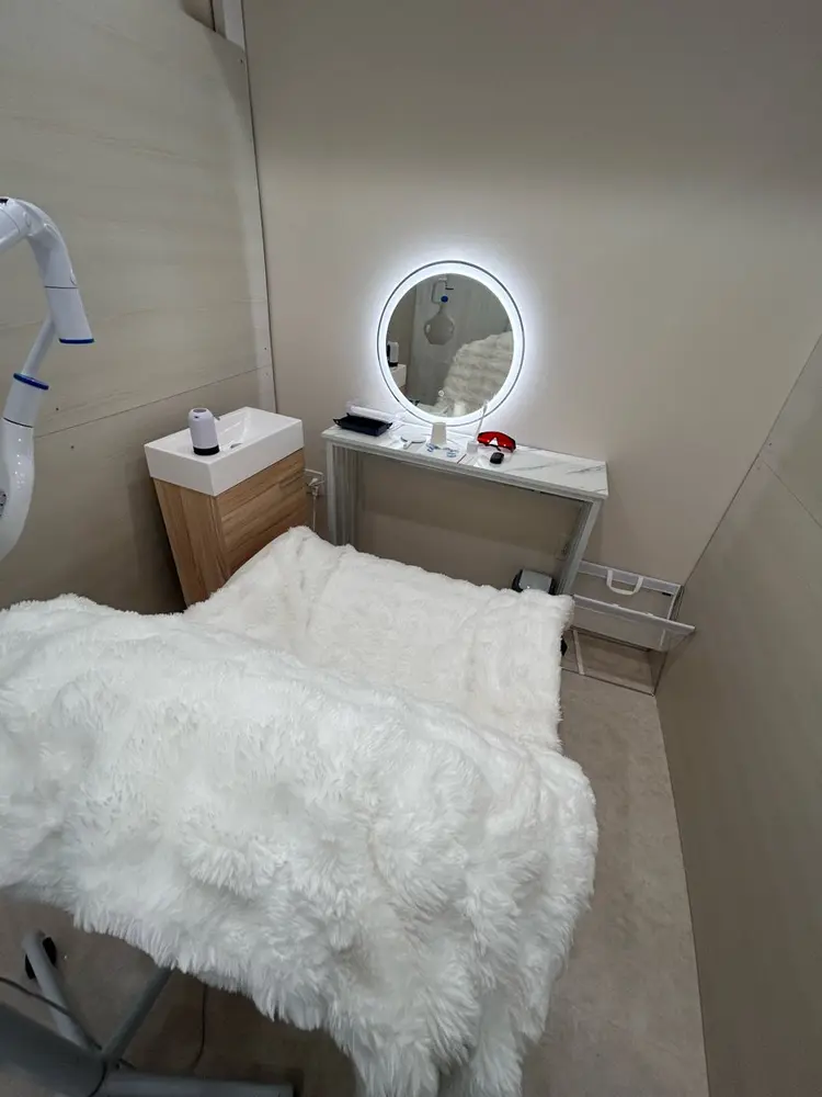 cona whitening神保町の内観・外観2