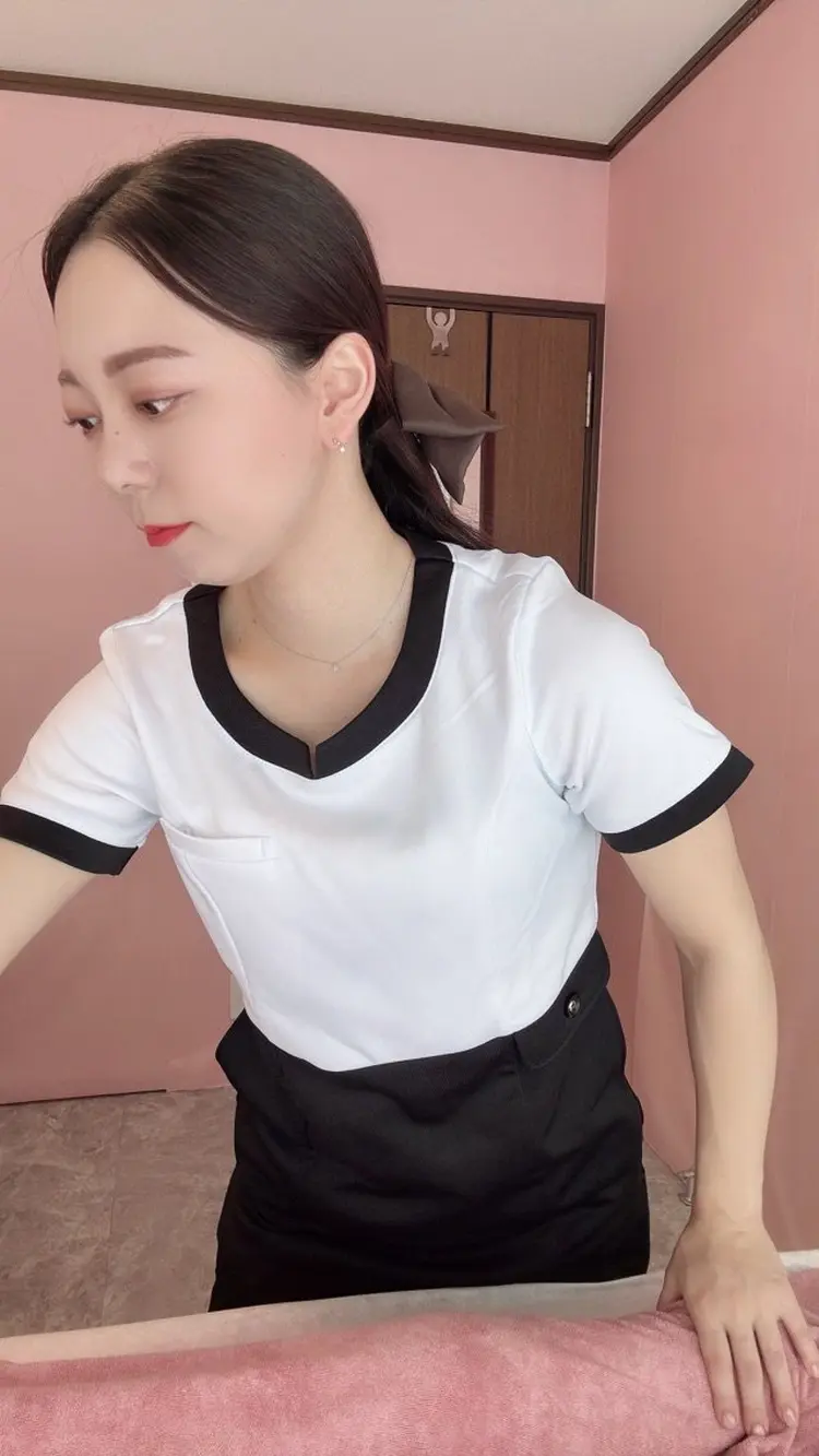 バストアップ&バストケア専門サロンEclatpapillonの内観・外観2