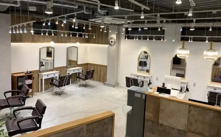 Agu hair clarus布施駅前の内観・外観1