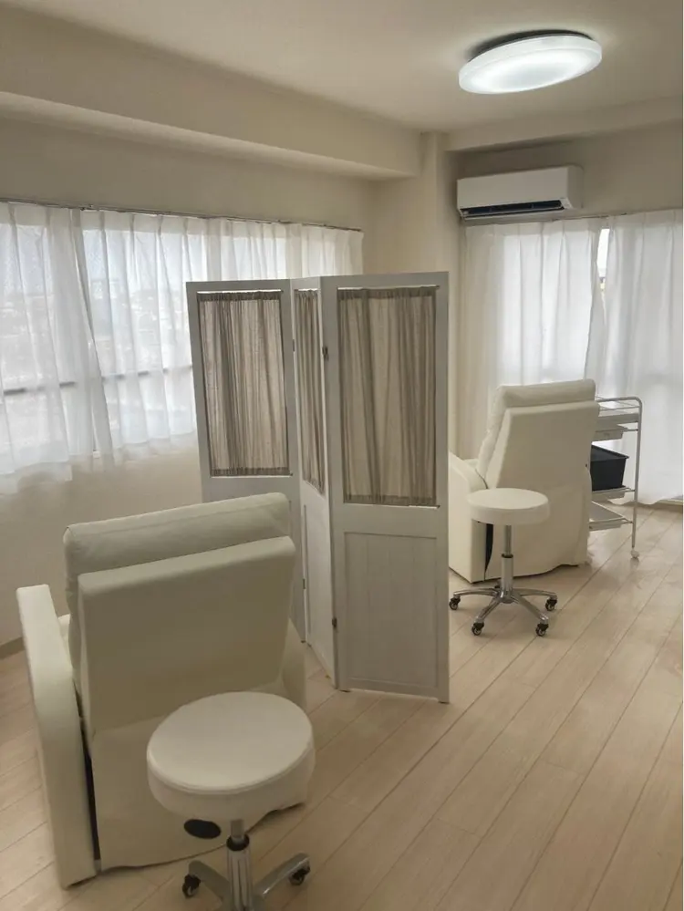 WHITE EYE 本八幡　眉毛専門店の内観・外観1