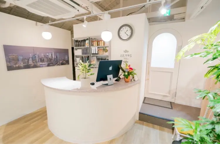 LEAPS adore都島店の内観・外観1