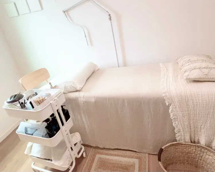 and sharp eyelashの内観・外観2