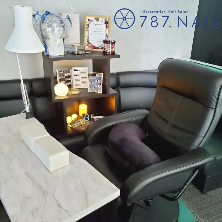 787.Nailの内観・外観1