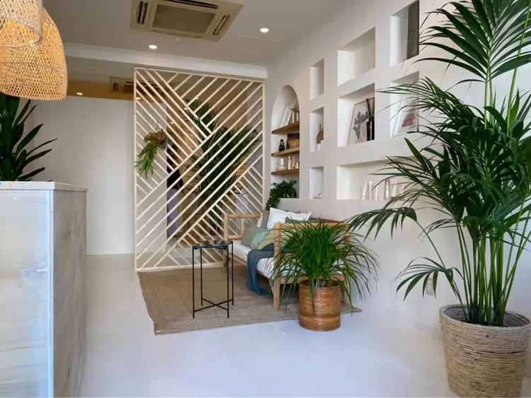 メナード片町店の内観・外観1