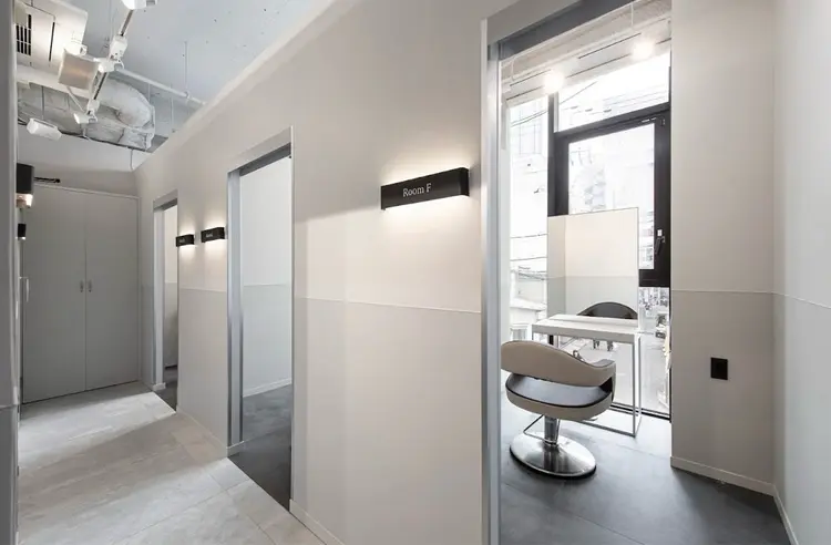 SALOWIN梅田茶屋町North店の内観・外観2