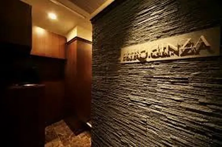 プレミアムバーバー表参道店の内観・外観1