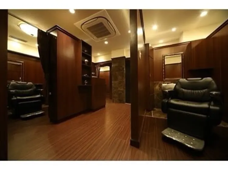 プレミアムバーバー　表参道店の内観・外観1