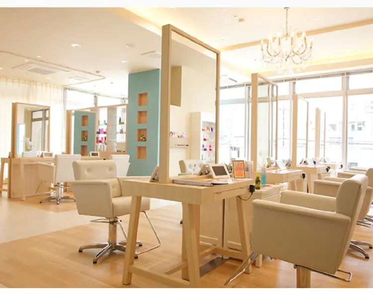 ヘアメイクアージュ 下大利店の内観・外観1