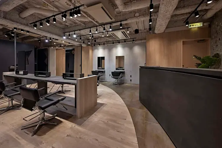 men's salon Gaudi三宮店の内観・外観2