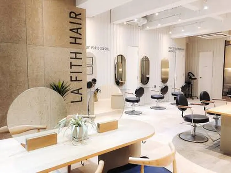 La fith hair chrome 大宮店の内観・外観1