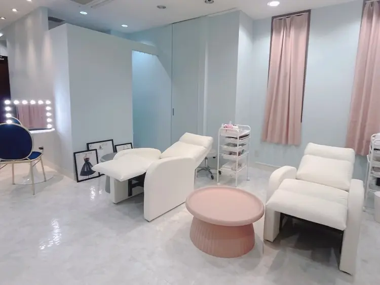アイブロウ&まつげパーマ専門店　romy. 新宿【ロミー】の内観・外観2