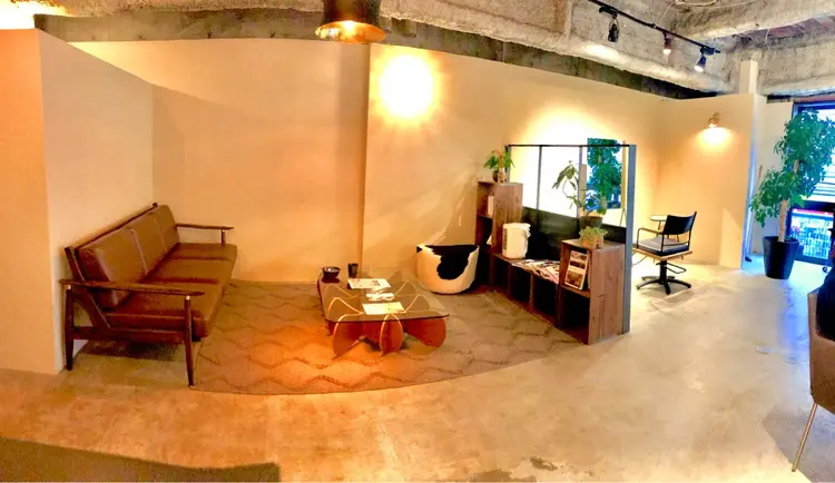 Ｒ HAIR SALONの内観・外観1