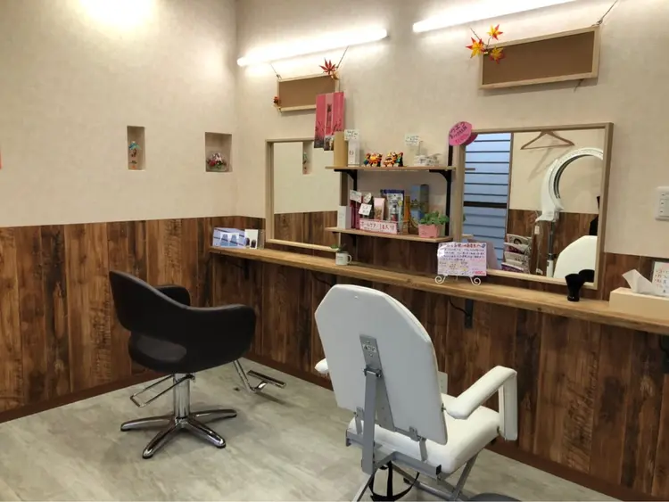 美容室　七彩〜なないろ〜の内観・外観2