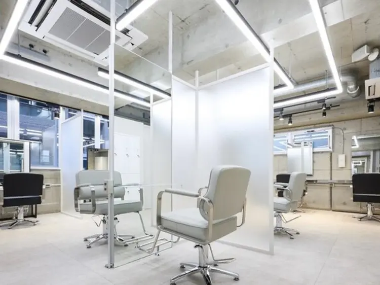 youres hair  新宿WEST店の内観・外観2