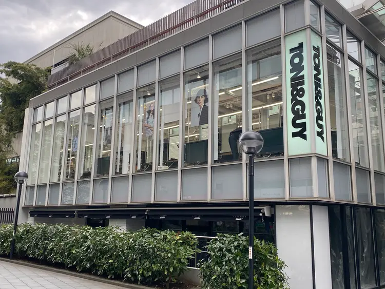 TONI&GUY JAPAN AOYAMAの内観・外観1